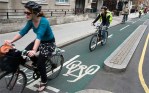2016-female_cyclists_London